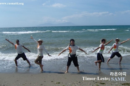 [Photo 13] Ami ba tasi-ibun! (We went to the sea)